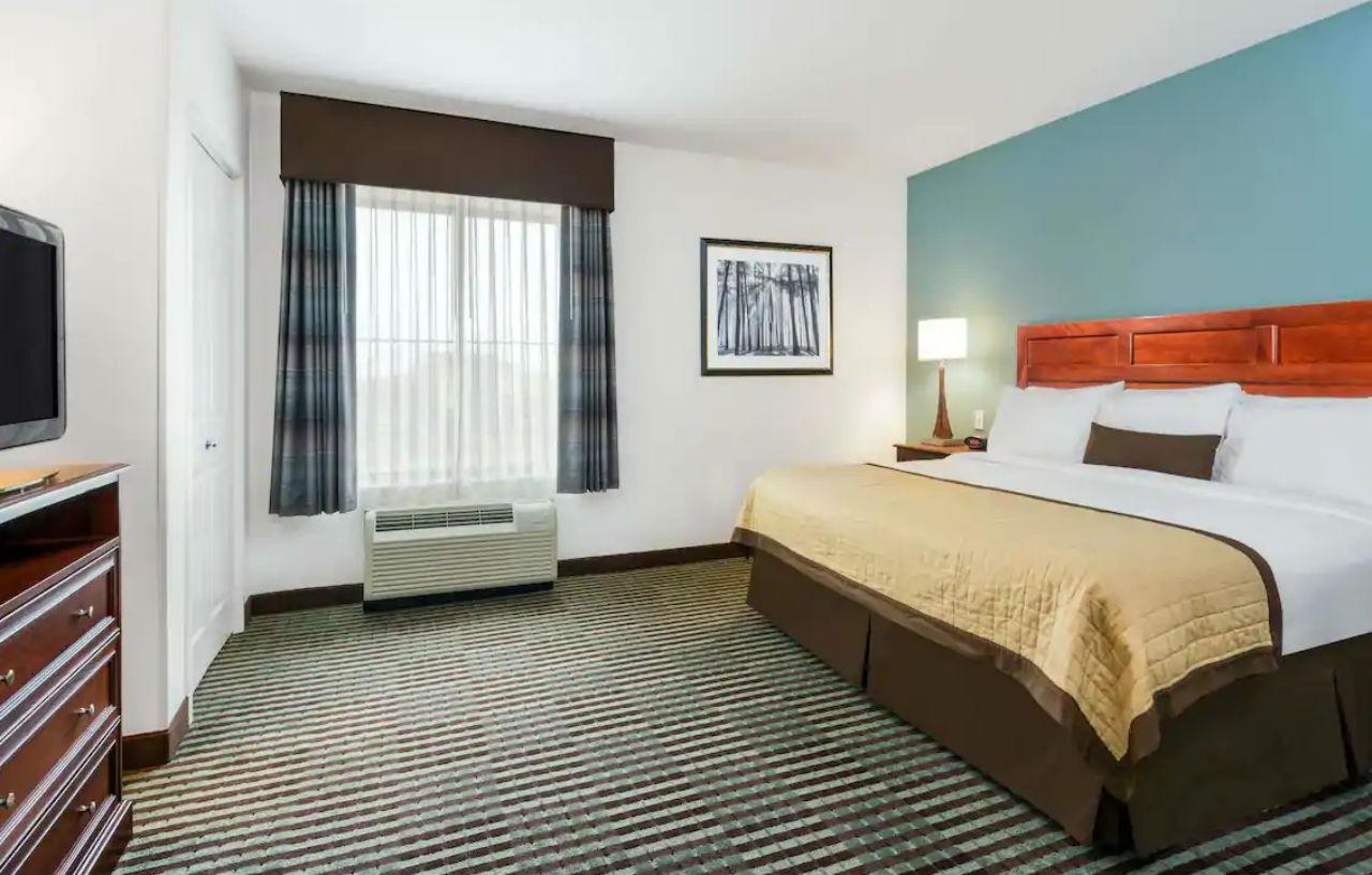 Baymont By Wyndham Denver International Airport Exterior photo