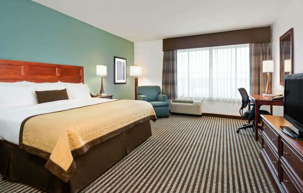 Baymont By Wyndham Denver International Airport Exterior photo