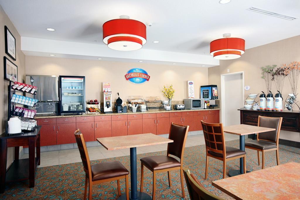Baymont By Wyndham Denver International Airport Restaurant photo