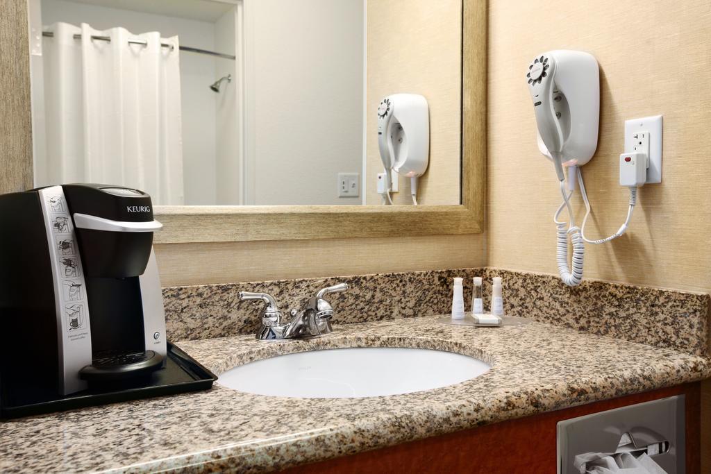 Baymont By Wyndham Denver International Airport Room photo