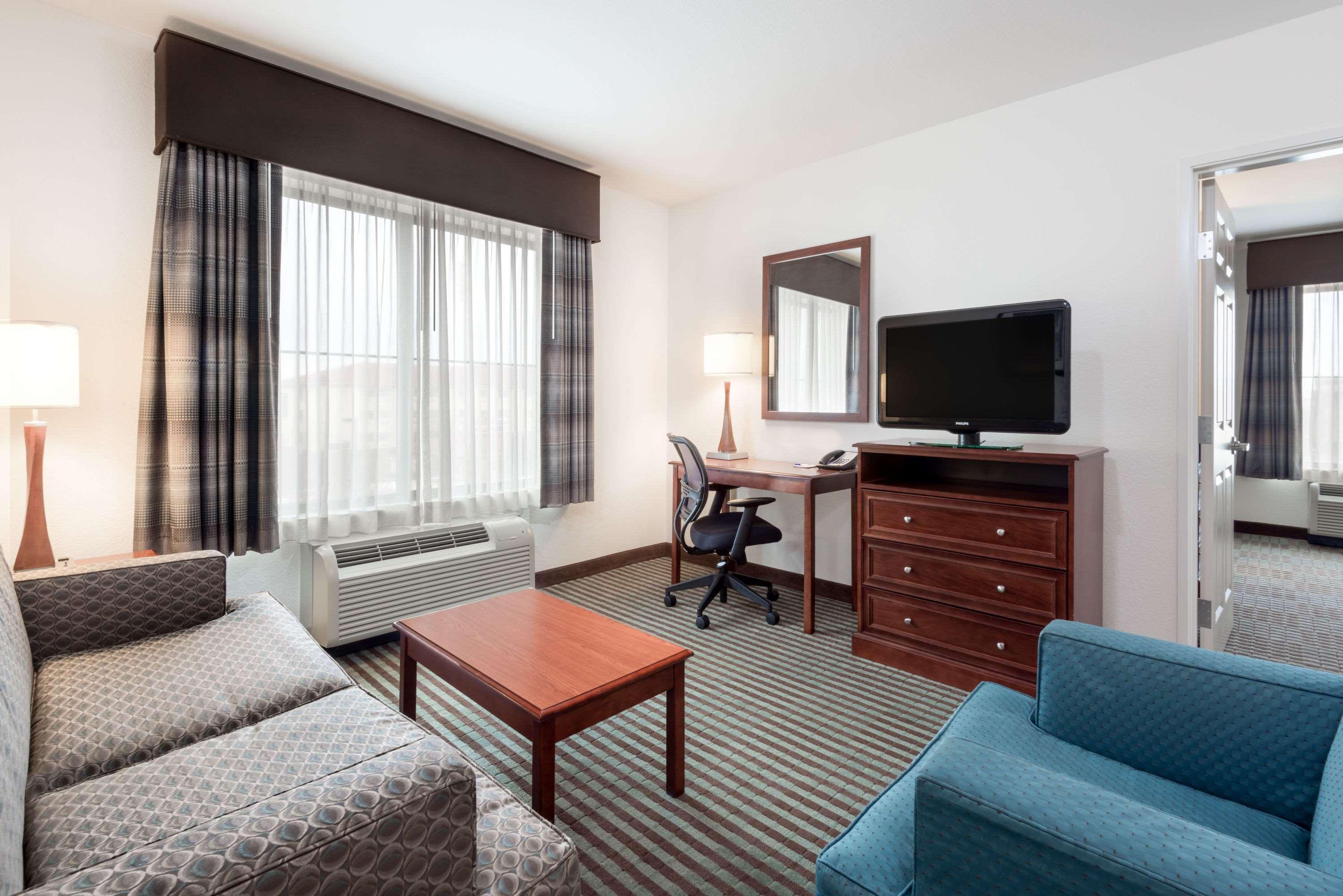 Baymont By Wyndham Denver International Airport Exterior photo
