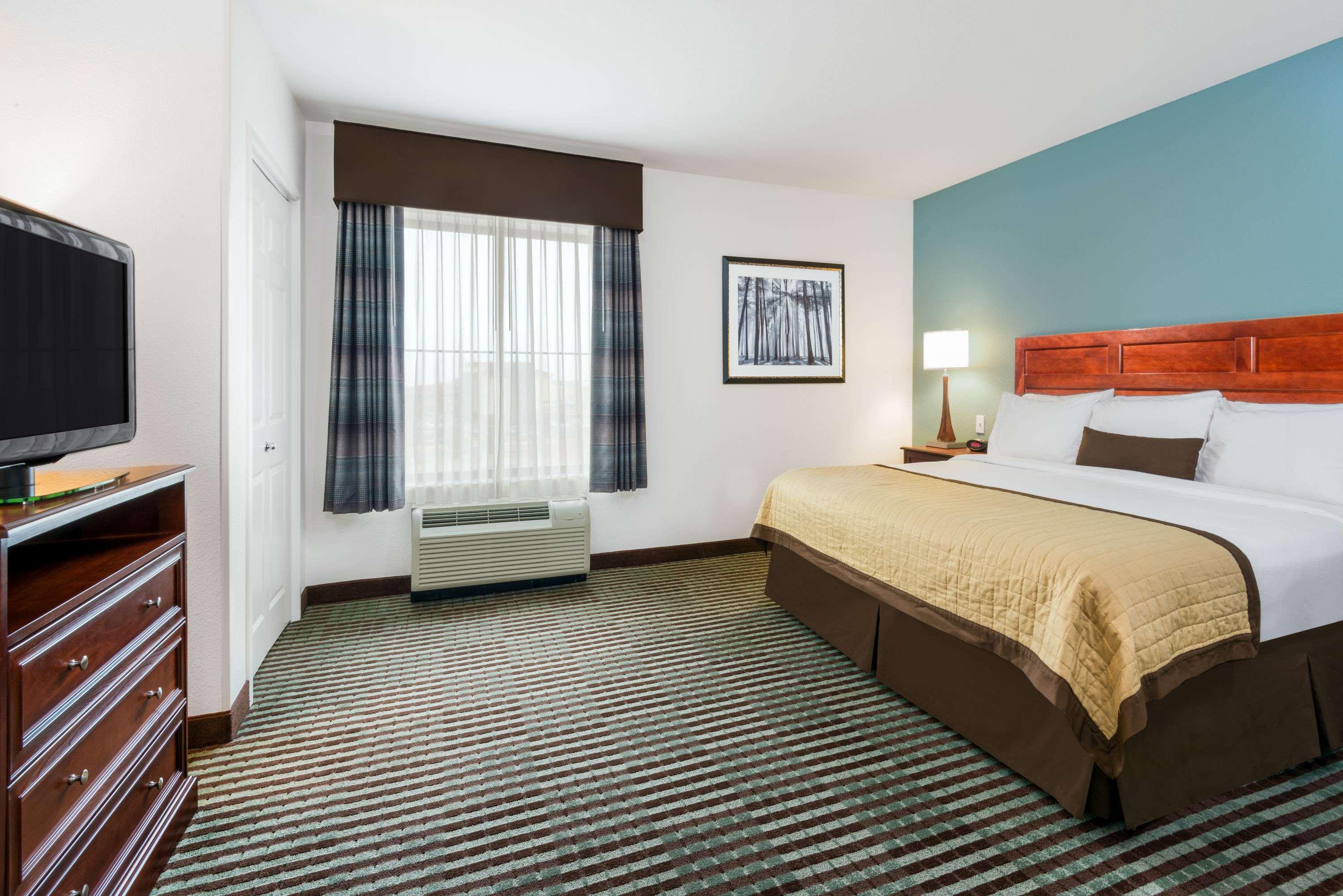 Baymont By Wyndham Denver International Airport Exterior photo