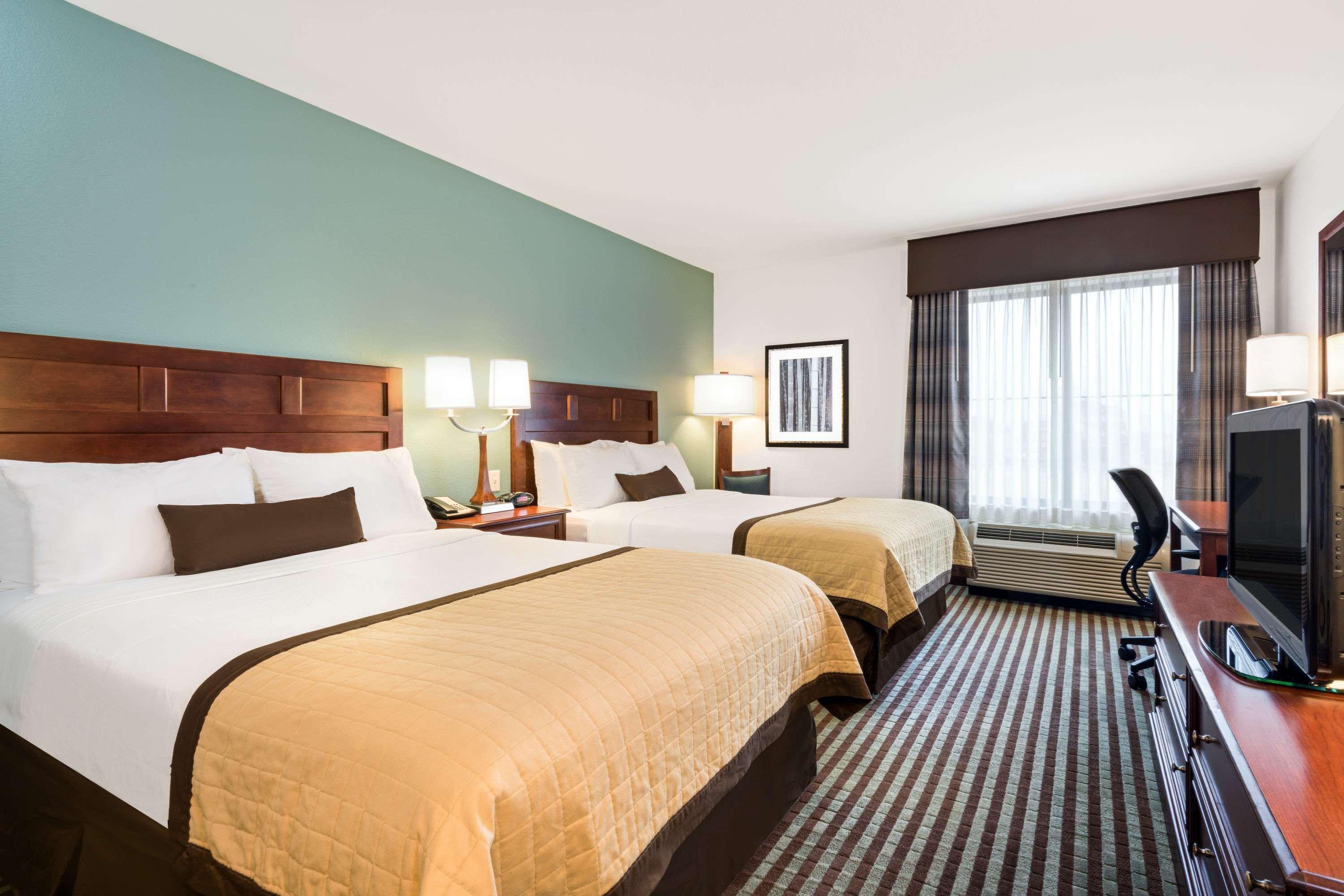 Baymont By Wyndham Denver International Airport Exterior photo