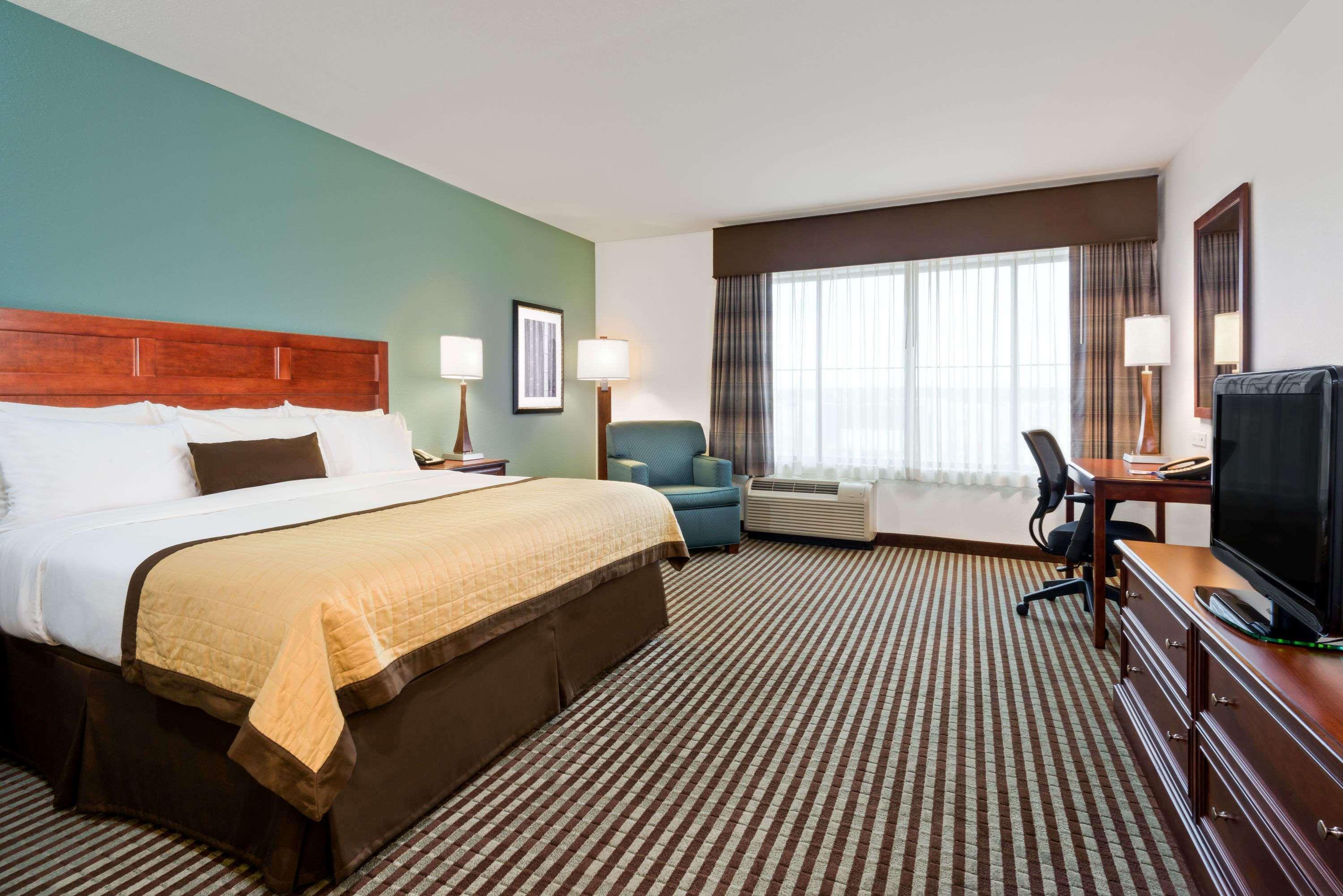 Baymont By Wyndham Denver International Airport Exterior photo