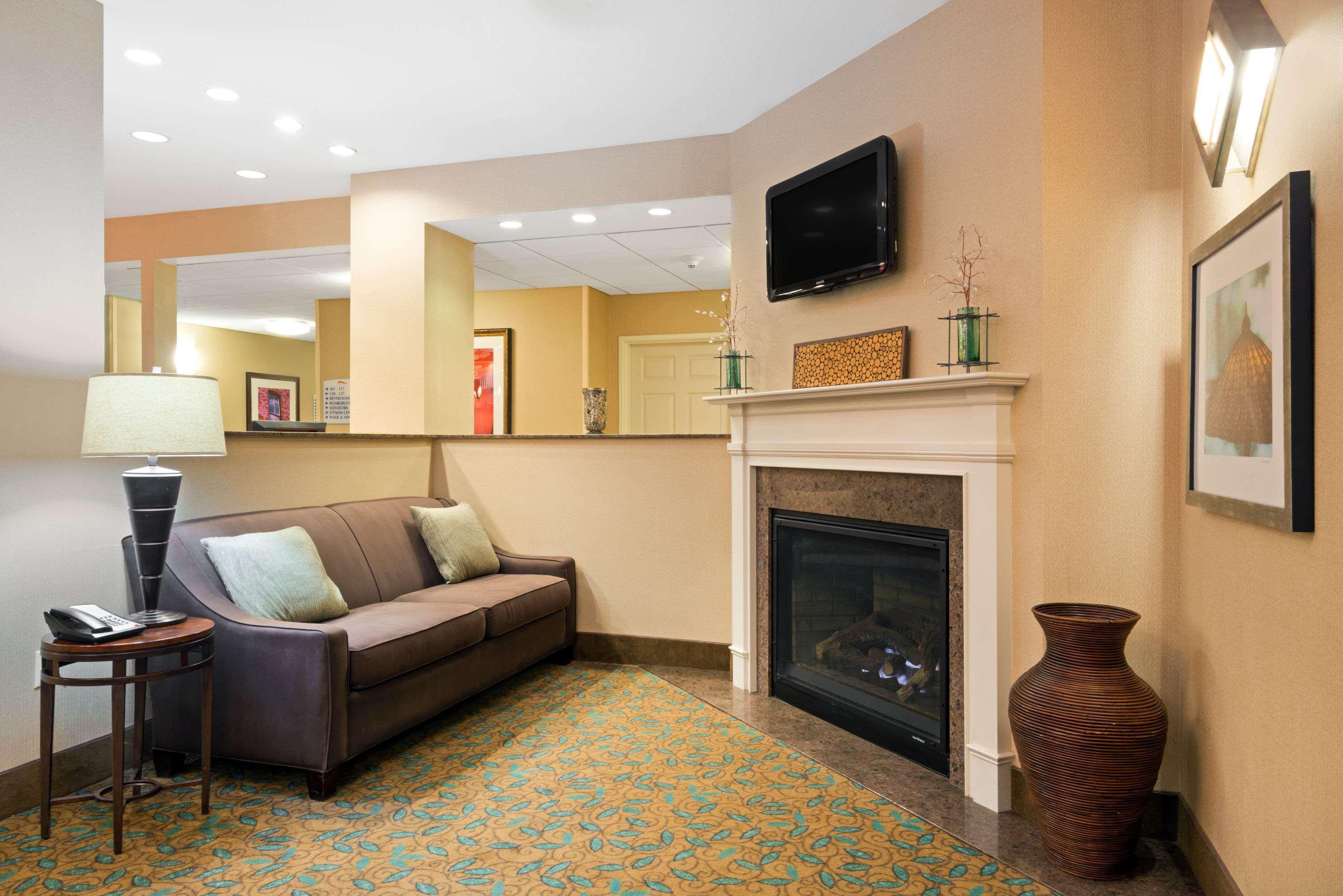Baymont By Wyndham Denver International Airport Exterior photo