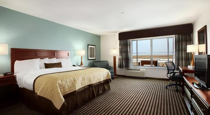 Baymont By Wyndham Denver International Airport Room photo